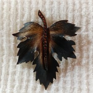 Vintage Gold Tone Rhinestone Maple Leaf Brooch